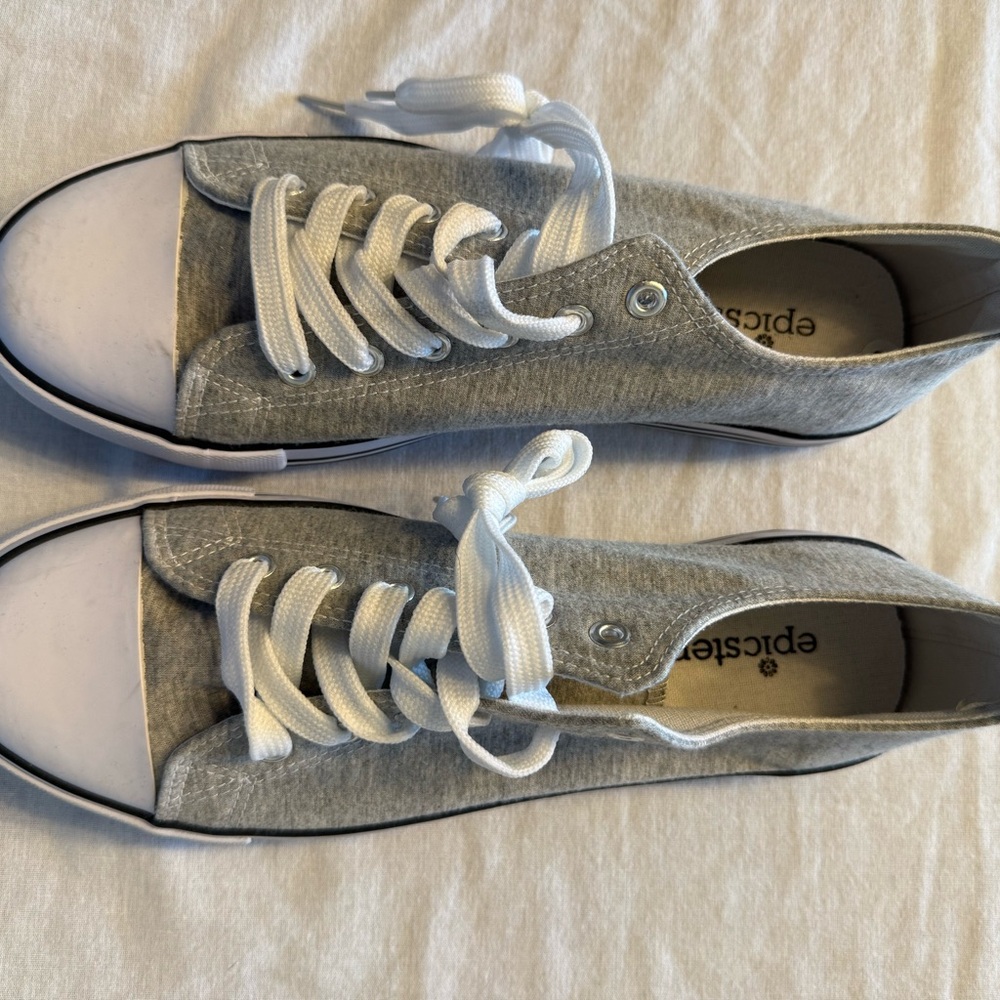 EpicStep Women's Gray Lace-Up Sneakers